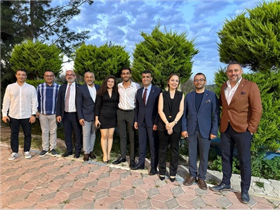 BARO BAŞKANIMIZ ERDEMLİ'  DEKİ AVUKATLARIMIZLA, AVUKATLAR GÜNÜ YEMEĞİNDE BİR ARAYA GELDİ