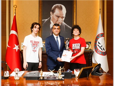 BAHÇEŞEHİR KOLEJİ ÖĞRENCİLERİNDEN ZİYARET