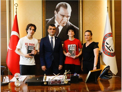 BAHÇEŞEHİR KOLEJİ ÖĞRENCİLERİNDEN ZİYARET