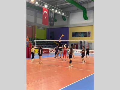 VOLEYBOL TURNUVASI DEVAM EDİYOR