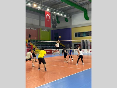 VOLEYBOL TURNUVASI DEVAM EDİYOR