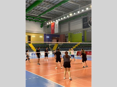 VOLEYBOL TURNUVASI DEVAM EDİYOR