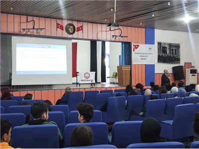 ŞEVKET POZCU ANADOLU LİSESİ ÖĞRENCİLERİNE SİBER SUÇLAR ANLATILDI