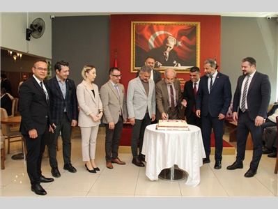 NİSAN AVUKATLAR GÜNÜ’NDE GELENEKSEL PASTA KESİM TÖRENİ GERÇEKLEŞTİRİLDİ