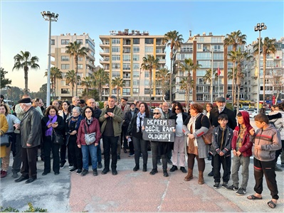 DEPREMDE HAYATINI KAYBEDEN YURTTAŞLARI ANDIK