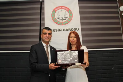 BARO BAŞKANIMIZA, YÖNETİM KURULUMUZA VE KURULLARDA GÖREV ALAN AVUKATLARIMIZA TEŞEKKÜR PLAKETİ