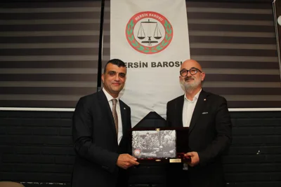 BARO BAŞKANIMIZA, YÖNETİM KURULUMUZA VE KURULLARDA GÖREV ALAN AVUKATLARIMIZA TEŞEKKÜR PLAKETİ