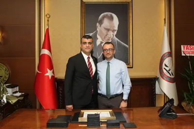 BAŞKANIMIZ AV. GAZİ ÖZDEMİR’E, AİLESİ VE MESLEKTAŞLARINDAN TEBRİK ZİYARETİ