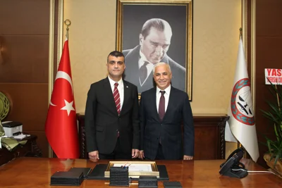 BAŞKANIMIZ AV. GAZİ ÖZDEMİR’E, AİLESİ VE MESLEKTAŞLARINDAN TEBRİK ZİYARETİ
